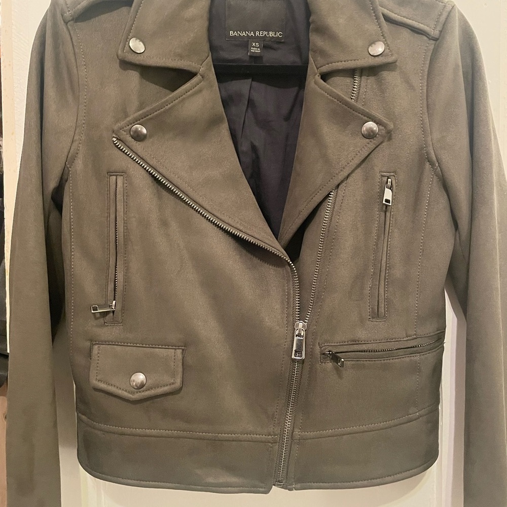 XS OLIVE GREEN SUEDE MOTO JACKET BANANA REPUBLIC - Picture 2 of 8